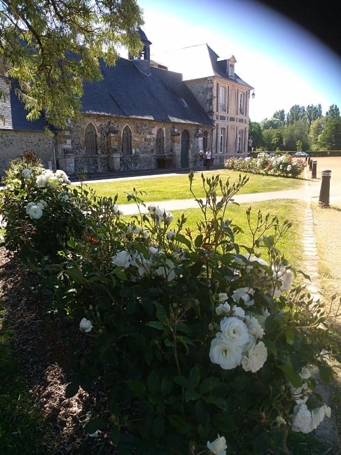 Lamaison Du Phare Honfleur Chambres D'Hotes Et Jacuzzi Prive Exterior photo