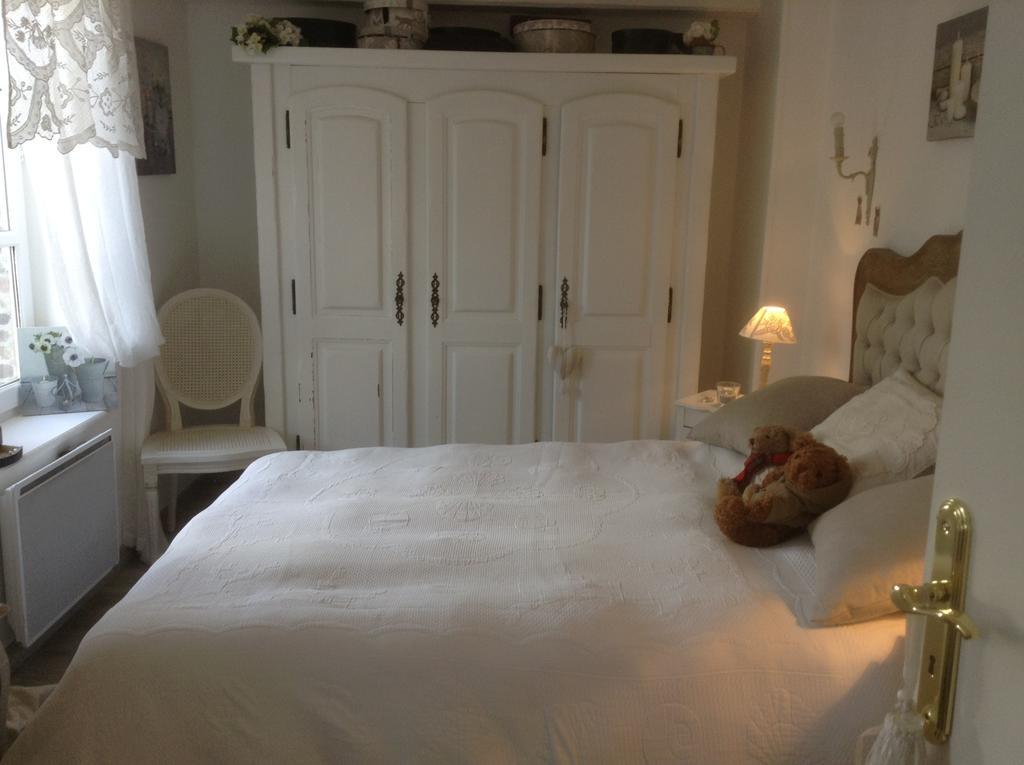 Lamaison Du Phare Honfleur Chambres D'Hotes Et Jacuzzi Prive Room photo